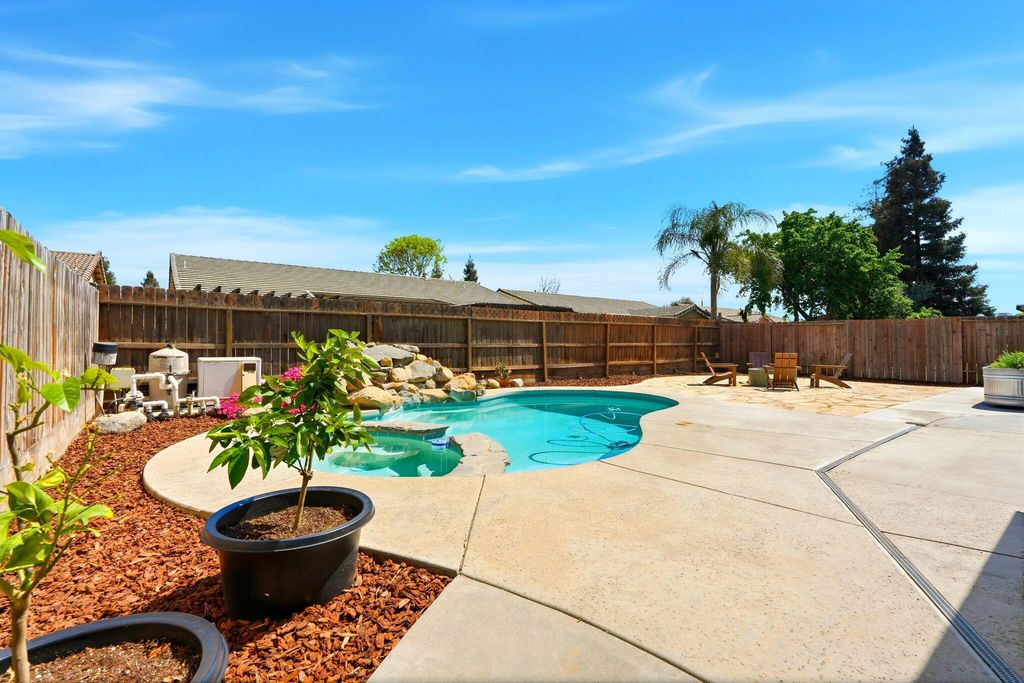 Image 55 of property listing at 2336 S Cedar Street, Visalia, CA 93292