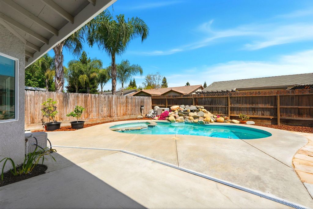 Image 58 of property listing at 2336 S Cedar Street, Visalia, CA 93292