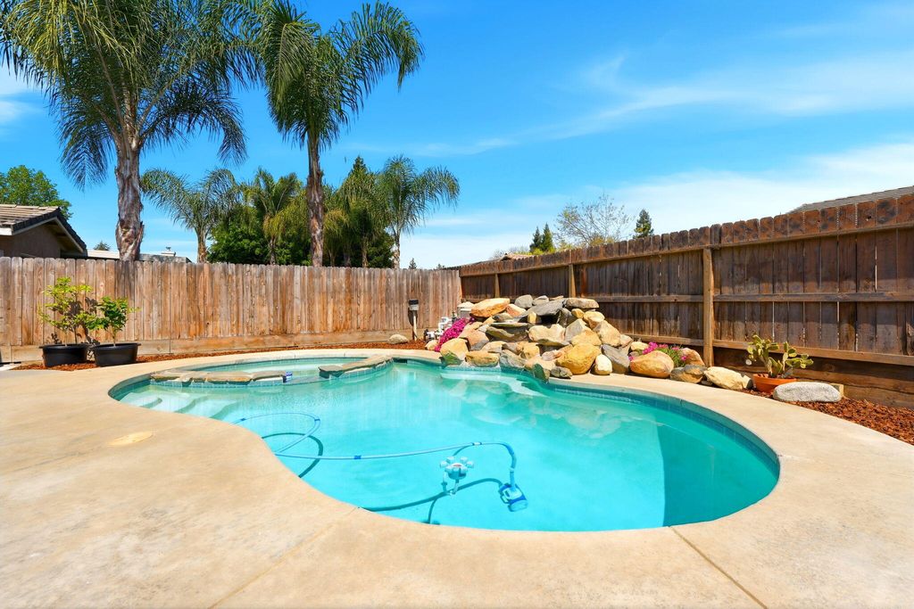 Image 59 of property listing at 2336 S Cedar Street, Visalia, CA 93292