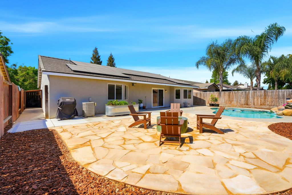 Image 60 of property listing at 2336 S Cedar Street, Visalia, CA 93292