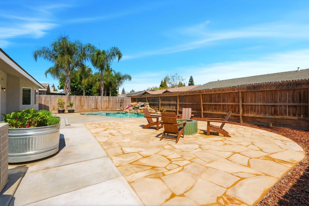 Image 62 of property listing at 2336 S Cedar Street, Visalia, CA 93292