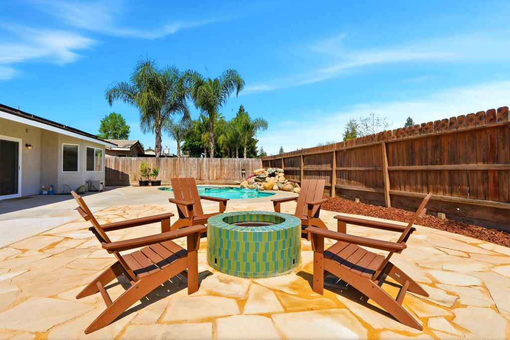 Image 64 of property listing at 2336 S Cedar Street, Visalia, CA 93292