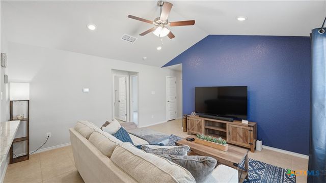 2513 Hiddenbrooke Trace, Seguin, TX 78155