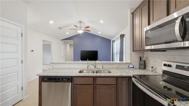 2513 Hiddenbrooke Trace, Seguin, TX 78155