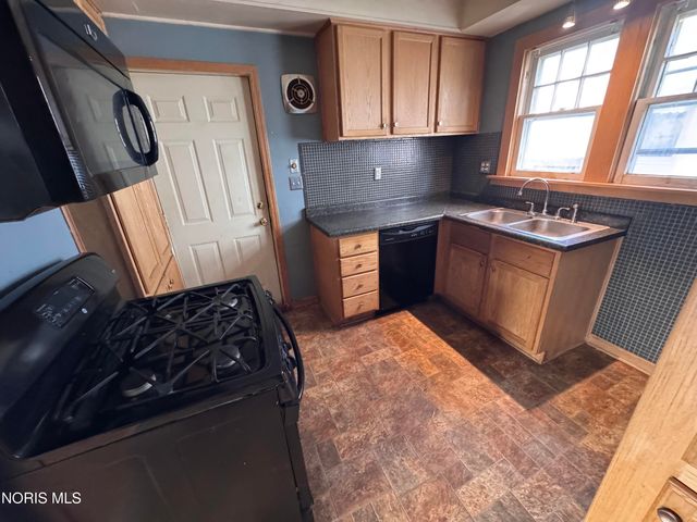 610 Dryden Drive, Toledo, OH 43612