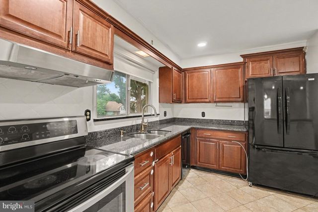 2400 LINDALE DR, Reading, PA 19609