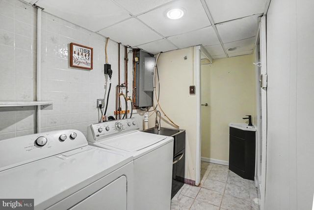 2400 LINDALE DR, Reading, PA 19609