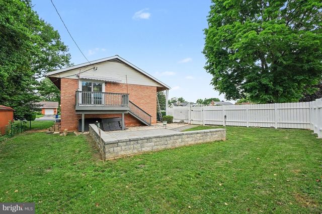 2400 LINDALE DR, Reading, PA 19609