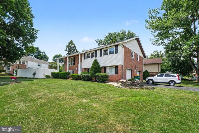 2400 LINDALE DR, Reading, PA 19609