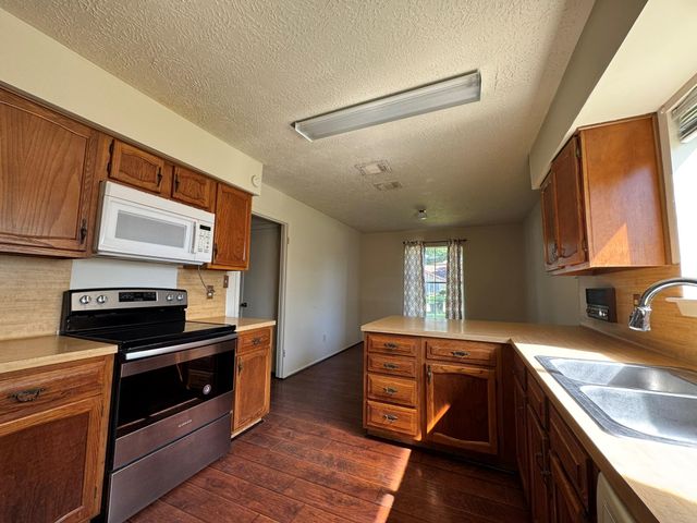 5614 Country Green Street, League City, TX 77573