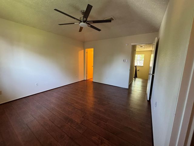 5614 Country Green Street, League City, TX 77573