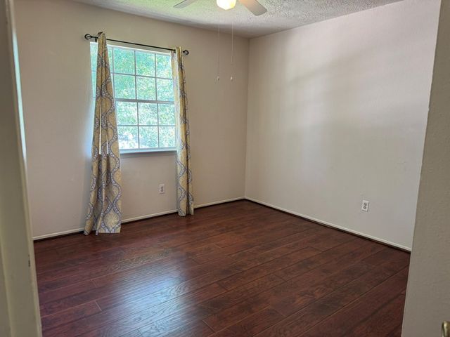 5614 Country Green Street, League City, TX 77573