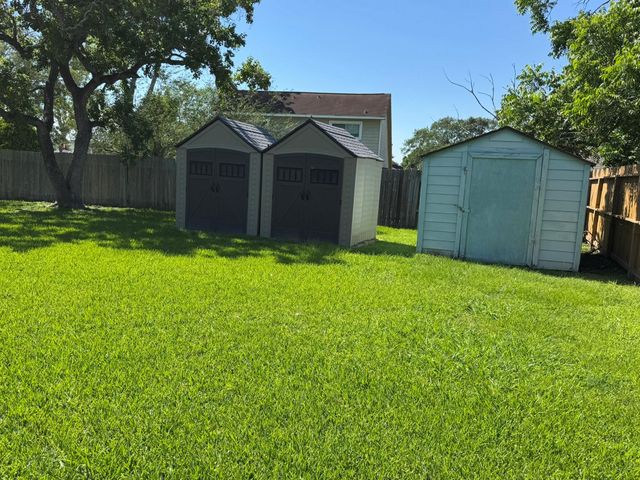 5614 Country Green Street, League City, TX 77573
