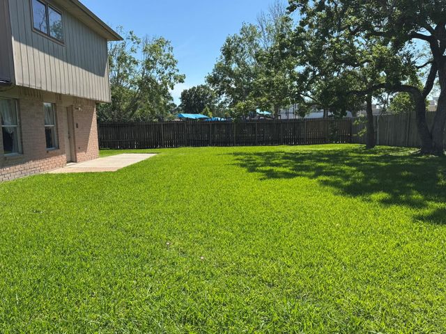 5614 Country Green Street, League City, TX 77573