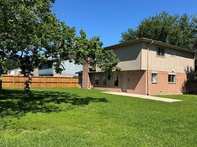5614 Country Green Street, League City, TX 77573
