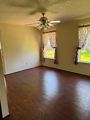 5614 Country Green Street, League City, TX 77573