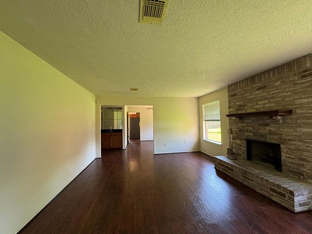 5614 Country Green Street, League City, TX 77573