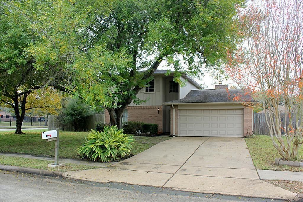 5614 Country Green Street, League City, TX 77573
