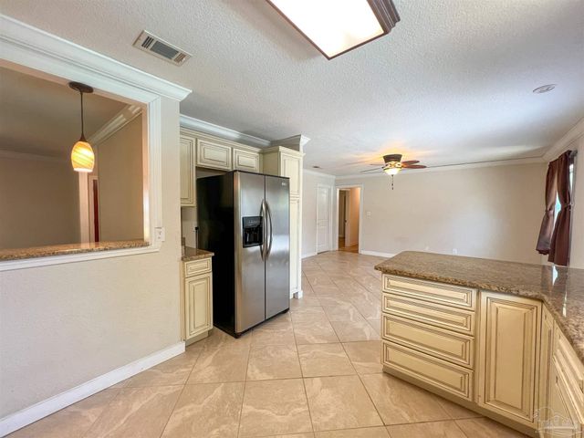 11 Gunn Cir, Pensacola, FL 32506