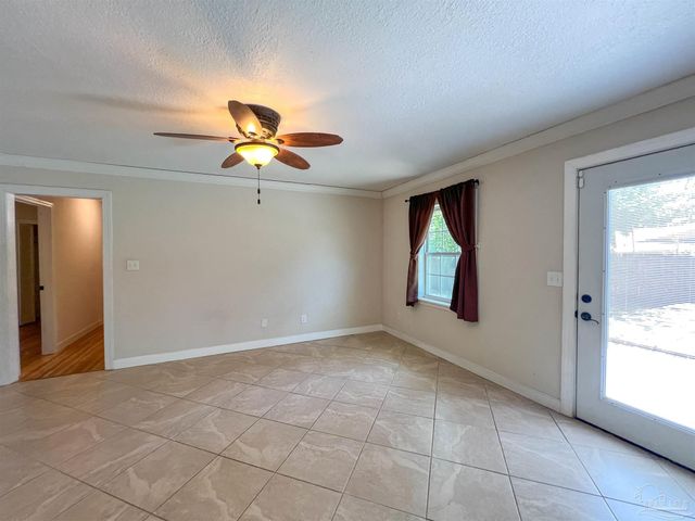 11 Gunn Cir, Pensacola, FL 32506