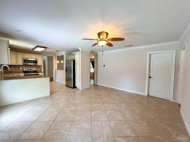 11 Gunn Cir, Pensacola, FL 32506