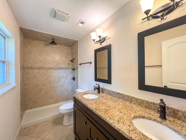 11 Gunn Cir, Pensacola, FL 32506