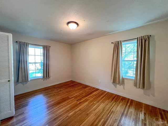 11 Gunn Cir, Pensacola, FL 32506