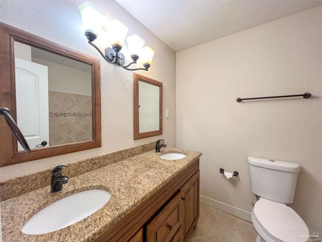 11 Gunn Cir, Pensacola, FL 32506