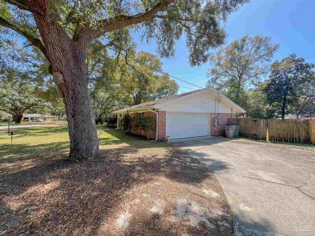 11 Gunn Cir, Pensacola, FL 32506