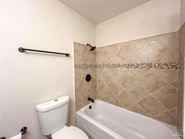 11 Gunn Cir, Pensacola, FL 32506