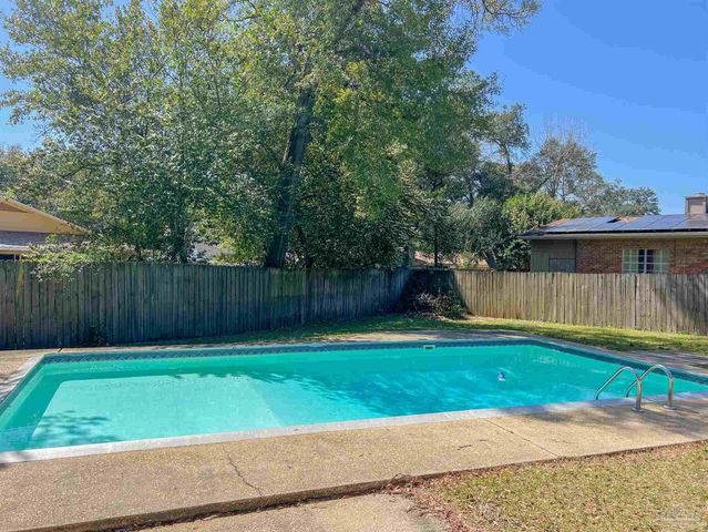 11 Gunn Cir, Pensacola, FL 32506