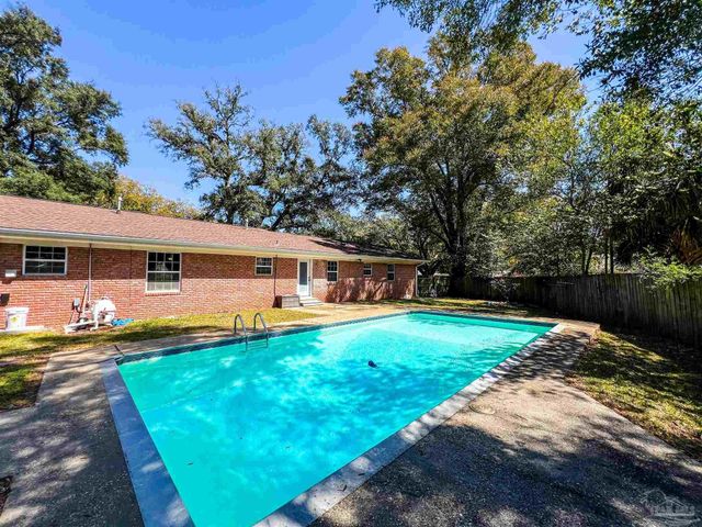 11 Gunn Cir, Pensacola, FL 32506