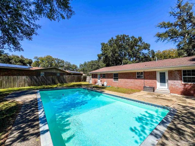 11 Gunn Cir, Pensacola, FL 32506