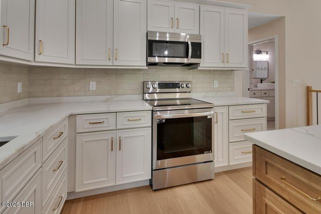 1530 Deer Moss Lane, Deland, FL 32720