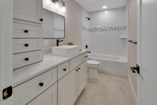 1530 Deer Moss Lane, Deland, FL 32720