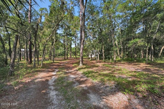 1530 Deer Moss Lane, Deland, FL 32720