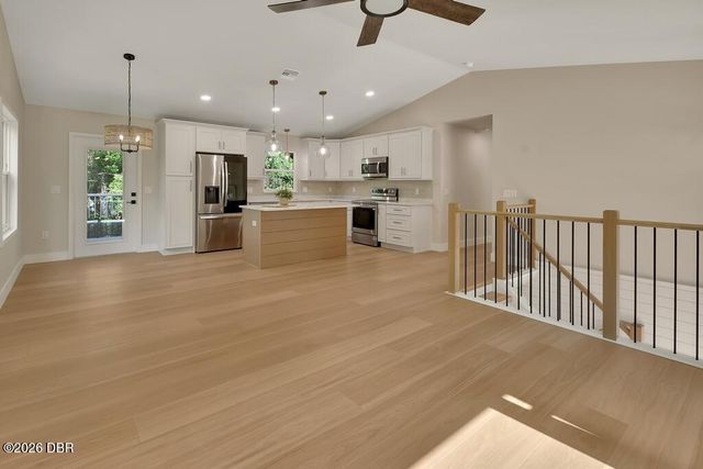 1530 Deer Moss Lane, Deland, FL 32720