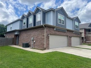 1211 N Sicily Lane, Fayetteville, AR 72704