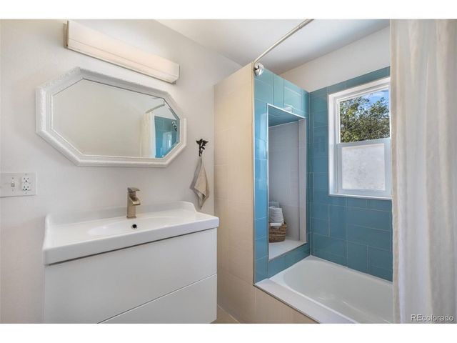 11860 W Independence Ave, Lakewood, CO 80401