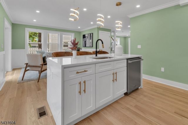 24 Overlook Ter, Maplewood Twp., NJ 07040