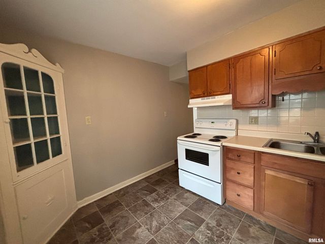 2118 S 9th Street, Springfield, IL 62703