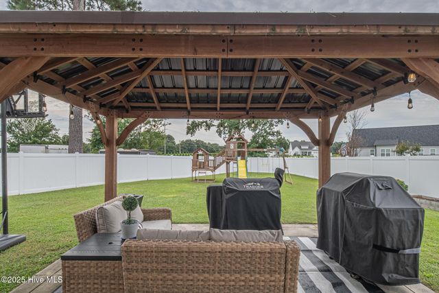 639 Brookfield Drive, Winterville, NC 28590