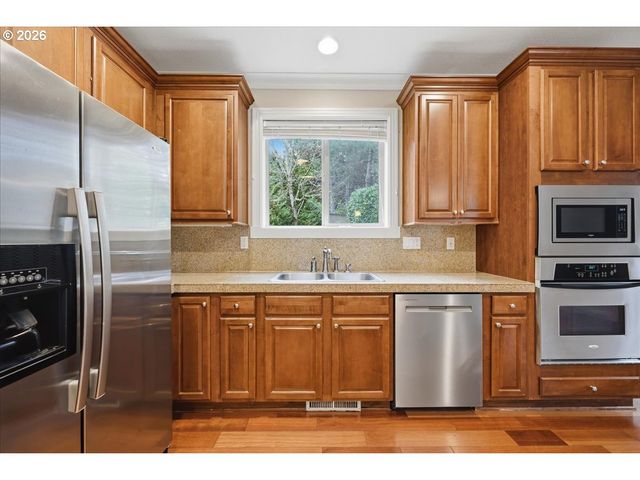 12647 Sw 21ST Ct, Lake Oswego, OR 97035