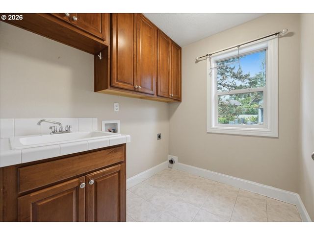 12647 Sw 21ST Ct, Lake Oswego, OR 97035