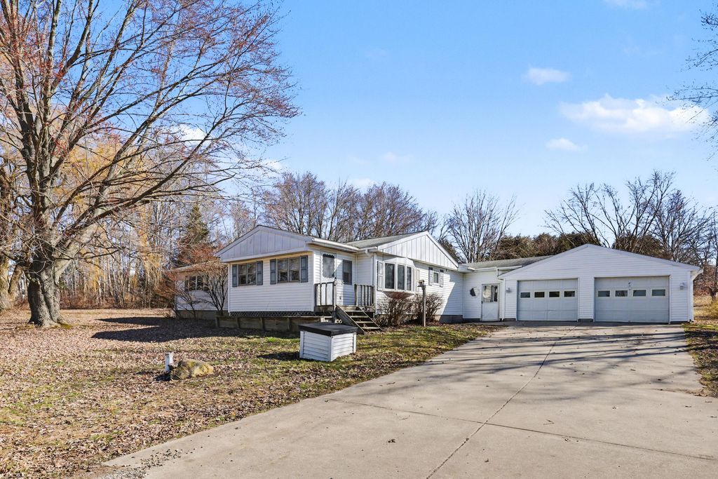 14192 Pine Lake Avenue Ne, Nelson Twp, MI 49319