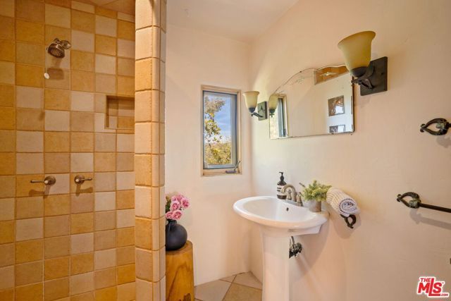 19805 Valley View Drive, Topanga (los Angeles), CA 90290