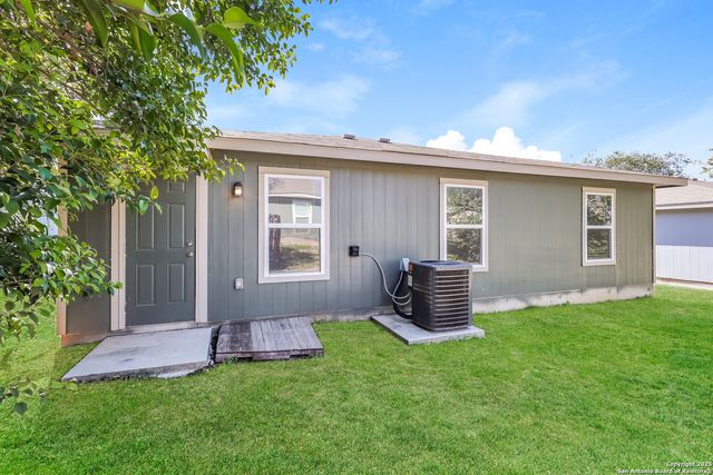 228 Garcia, Seguin, TX 78155