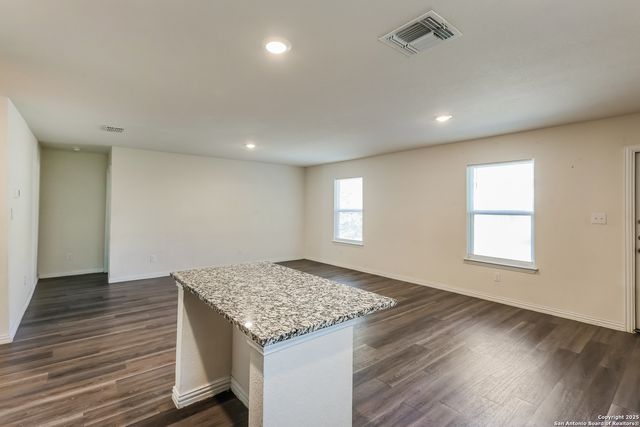 228 Garcia, Seguin, TX 78155