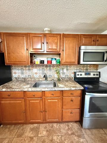 67 Everard St, Worcester, MA 01605