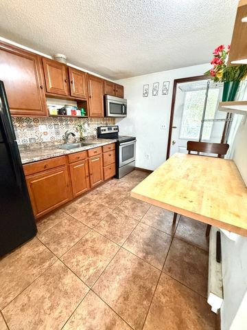 67 Everard St, Worcester, MA 01605